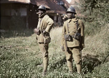 Twee Senegalese soldaten in dienst van het Franse leger als infanteristen, Frankrijk, 22 juni 1917